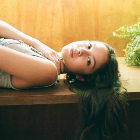 Olivia Rodrigo: Γιατί με το δεύτερο album της «Guts» η εικοσάχρονη Αμερικανίδα εδραιώνει τη θέση της στο στρογγυλό τραπέζι των female superstars - Η «κόντρα με την Taylor Swift