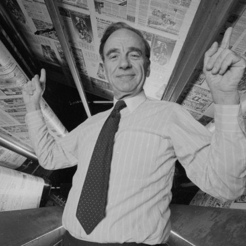 Ρούπερτ Μέρντοχ: Η άνοδος του μεγιστάνα των μίντια, τα σκάνδαλα, η παραίτησή του από την ηγεσία του Fox News και της News Corporation.