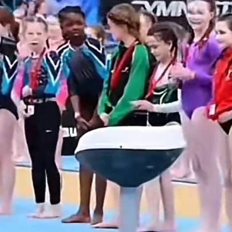 Ιρλανδία: Δεν έδωσαν μετάλλιο σε μαύρη αθλήτρια της ενόργανης - Η υπεύθυνη προσπέρασε το κοριτσάκι - Αντιδράσεις και δημόσιες τοποθετήσεις επωνύμων. 