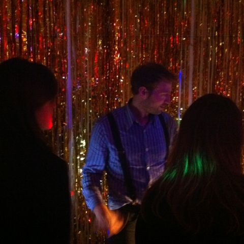 Longing Disco: Άκουσε τα ερωτικά τραγούδια που αγαπάς στο μπαρ του ΕΜΣΤ 