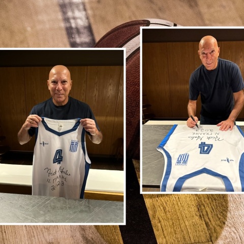 Νίκος Γκάλης: Δημοπρατεί φανέλα της εθνικής ομάδας από την προσωπική συλλογή του για τους πληγέντες από τις πλημμύρες στη Θεσσαλία - Η ανάρτησή του. 