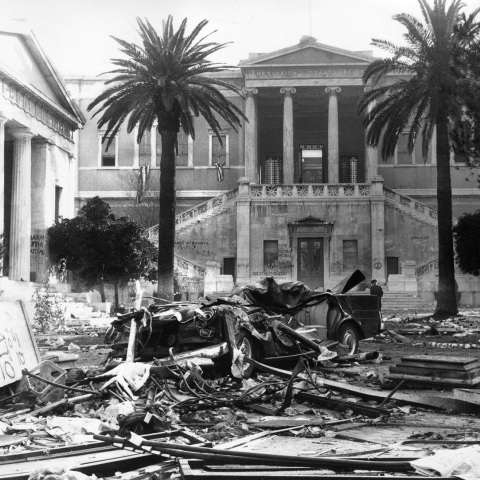 Guardian: Αφιέρωμα του βρετανικού Μέσου στα τελευταία 50 χρόνια ευρωπαϊκής ιστορίας - Ένα φωτογραφικό flashback στις στιγμές που συντάραξαν την ήπειρο. 