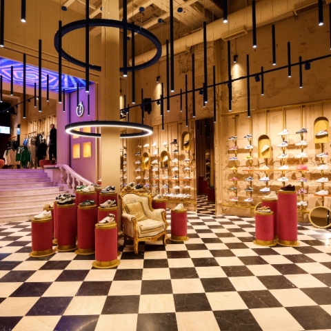 το εσωτερικό του καταστήματος tike!