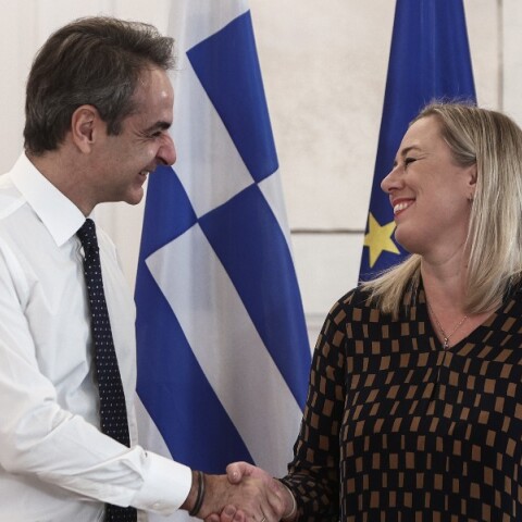 Συνάντηση Μητσοτάκη με την επίτροπο Ουρπιλάινεν: Χρειάζονται περισσότερα από την Ευρώπη για την κλιματική κρίση