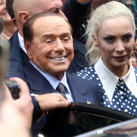 Ιταλία: «Η αγάπη μας θα μας κρατά αιωνίως δεμένους», γράφει η Μάρτα Φασίνα, σύντροφος του Σίλβιο Μπερλουσκόνι - Σήμερα ο «Καβαλιέρε» θα έκλεινε τα 87 του χρόνια