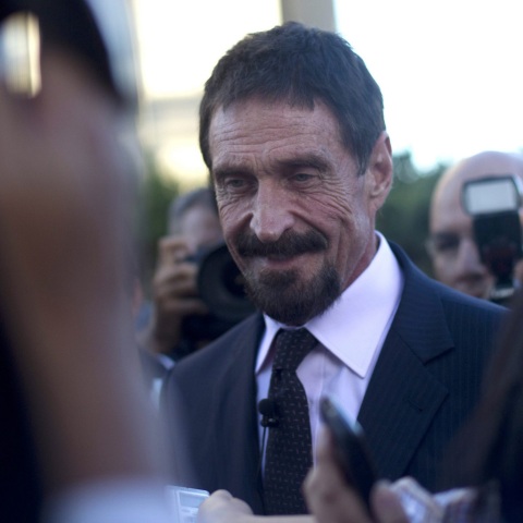 Τζον Μακάφι: Ισπανικό δικαστήριο αποφάνθηκε ότι ο θάνατος του μεγιστάνα της πληροφορικής το 2021 οφείλεται σε αυτοκτονία - Βρέθηκε νεκρός στο κελί του.