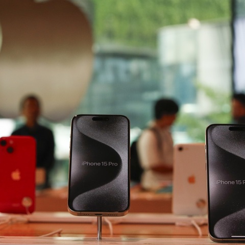 iPhone 15: Οι χρήστες των μοντέλων Pro και Pro Max παραπονιούνται για προβλήματα υπερθέρμανσης - Προβληματικό το πλαίσιο τιτανίου των πιο ακριβών μοντέλων.