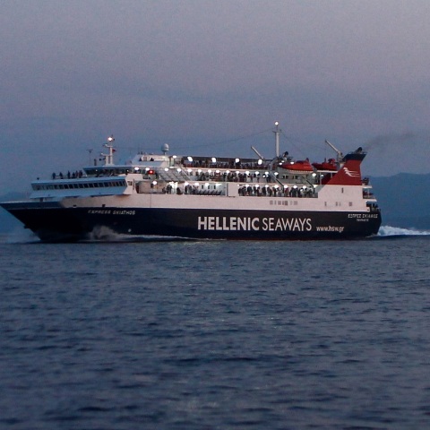 Κανονικά από σήμερα τα δρομολόγια του «Εξπρές Σκιάθος» από Βόλο - Το πλοίο προσέκρουσε χθες κατά την πρόσδεση στο λιμάνι.