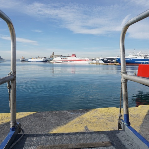 Λιμάνι του Πειραιά - Άποψη του λιμανιού με δεμένα πλοία