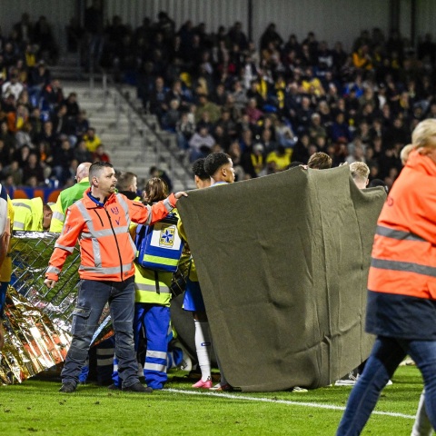 Ο αγώνας μεταξύ της Βααλβάικ και του Άγιαξ διεκόπη στο 85ο λεπτό, λόγω σοβαρού τραυματισμού του τερματοφύλακα Ετιέν Βάασεν.
