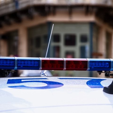 Άγιος Παντελεήμονας: 74χρονος πυροβόλησε ζευγάρι - Νεκρός ένας άνδρας - Σοβαρά τραυματισμένη η γυναίκα - Συνελήφθη ο δράστης. 