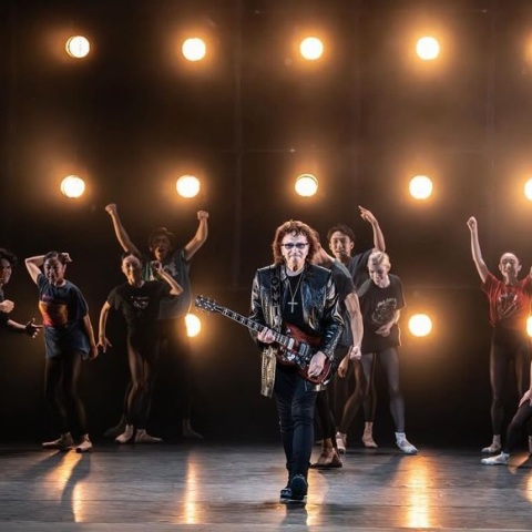 Τόνι Αϊόμι: Εμφανίστηκε στην παράσταση «Black Sabbath: The Ballet» - Η πόλη του Μπέρμιγχαμ τίμησε το έργο του σπουδαίου βρετανικού ροκ συγκροτήματος. 