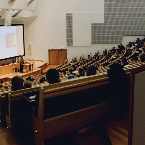 Η αργή διάβρωση της ακαδημαϊκής ελευθερίας στη Δύση