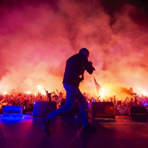 Δημήτρης Μουγκός: Η έκθεση «Κανά δυο φωτογραφίες» διαδέχεται το λεύκωμα για τον ΛΕΞ κι εγκαινιάζεται την Παρασκευή 13 Οκτωβρίου στην γκαλερί The Eye Altering στη Θεσσαλονίκη.