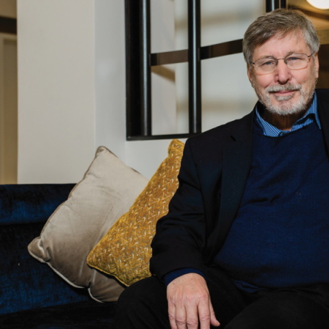 Dr. Bessel Vander Kolk: «Είμαστε ρυθμισμένοι να αγαπάμε»