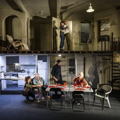 "The humans" σε σκηνοθεσία Κωνσταντίνου Μαρκουλάκη