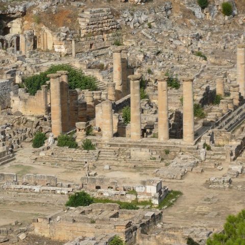 Λιβύη: Οι καταστροφικές πλημμύρες προκάλεσαν ζημιές στον αρχαιολογικό χώρο της Κυρήνης, αλλά έφεραν επίσης στο φως νέα αρχαιολογικά ευρήματα.