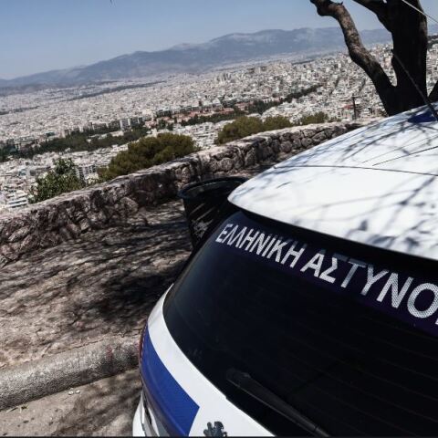 Στην φυλακή ο αστυνομικός που κατηγορείται για βιασμό και μαστροπεία γυναίκας από το Καμερούν