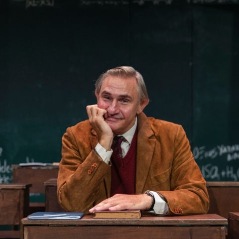 Ο Άκης Σακελλαρίου στην παράσταση «Ο Κύκλος των χαμένων ποιητών» 