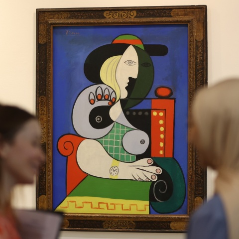 Πάμπλο Πικάσο: Το έργο «Femme à la Montre» του Ισπανού ζωγράφου αναμένεται να ξεπεράσει τα 120 εκατ δολάρια. σε δημοπρασία του οίκου Sotheby's.