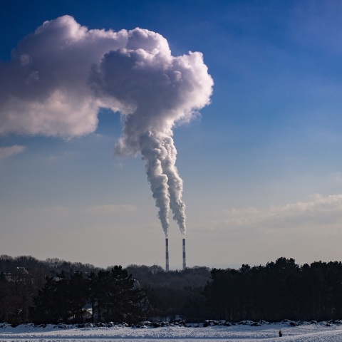 Κλιματική κρίση: Την καθιέρωση ελάχιστου παγκόσμιου φόρου στις εκπομπές διοξειδίου του άνθρακα προτείνει το Διεθνές Νομισματικό Ταμείο.