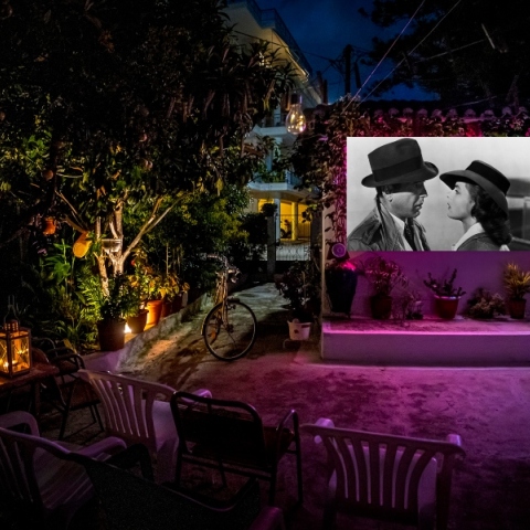 Cine Κοκκινιά: Ένας αυτοσχέδιος κινηματογράφος σε μια αυλή στην Πρέβεζα