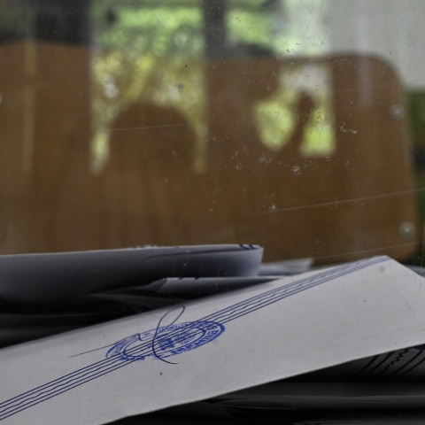 Αυτοδιοικητικές εκλογές - Θεσσαλονίκη: Υποψήφιοι δημοτικοί σύμβουλοι οι δύο συλληφθέντες για παραβίαση της εκλογικής νομοθεσίας - Μοίραζαν σταυρωμένα ψηφοδέλτια