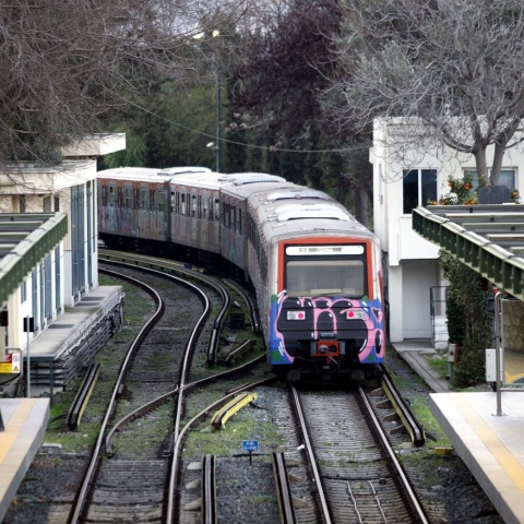 Άτομο έπεσε στις γραμμές του ΗΣΑΠ μεταξύ των σταθμών Nέα Ιωνία - Ηράκλειο - Αποβιβάστηκαν οι επιβάτες, τροποποίηση στα δρομολόγια.