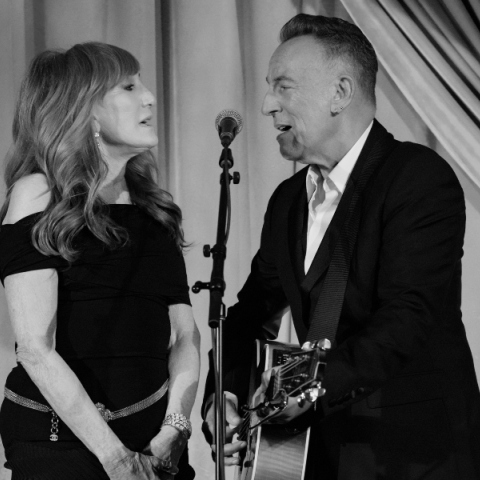 Bruce Springsteen ft. Patti Scialfa – Addicted To Romance
