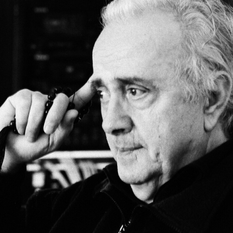 Νίκος Μαμαγκάκης: Ο μουσικός παραγωγός Άγγελος Σφακιανάκης θυμάται τη γνωριμία και στη συνεργασία με τον σπουδαίο συνθέτη.