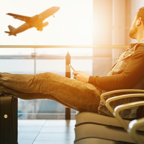 Travelling Light: Η νέα τάση στα αεροπορικά ταξίδια