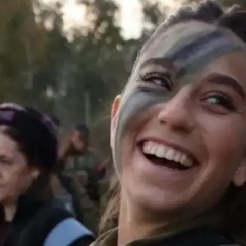 Πόλεμος Ισραήλ - Χαμάς: Η ιστορία της 20χρονης ανθυπολοχαγού Αντάρ Μπερ Σιμόν που έχασε τη ζωή της προστατεύοντας τους νεοσύλλεκτους.