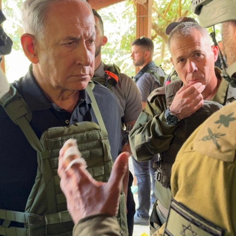 Ισραήλ: «Το επόμενο στάδιο έρχεται», λέει ο πρωθυπουργός Μπενιαμίν Νετανιάχου σε στρατιώτες έξω από τη Λωρίδα της Γάζας.