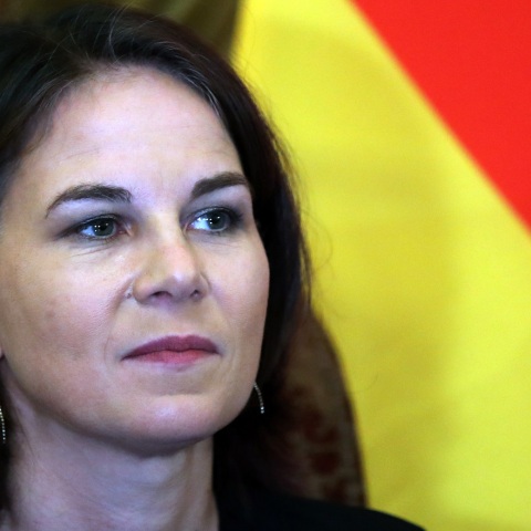 Αναλένα Μπέρμποκ: Ο πόλεμος κατά της Χαμάς πρέπει να διεξαχθεί με τον μεγαλύτερο σεβασμό προς την ανθρωπιστική κατάσταση στην Γάζα.