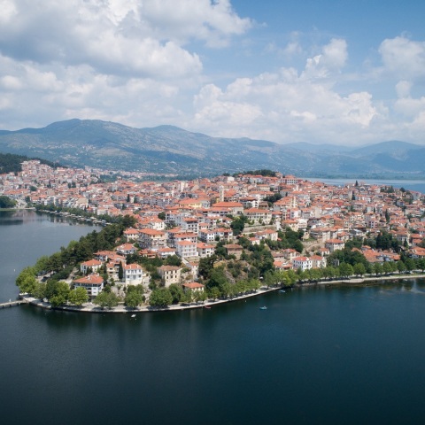 Καστοριά: Στον βυθό της λίμνης εντοπίστηκε 42χρονος που αγνοούνταν - Είχε δηλωθεί εξαφανισμένος από τη μητέρα του - Τα στοιχεία που εντόπισαν οι αρχές.