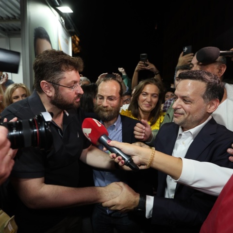 Χάρης Δούκας και Κώστας Ζαχαριάδης μαζί λίγο μετά το αποτέλεσμα του β' γύρου των Αυτοδιοικητικών Εκλογών 2023