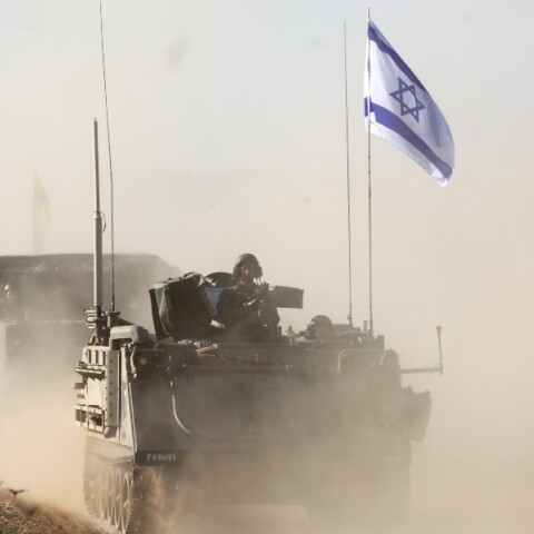 Με το δάχτυλο στη σκανδάλη, έτοιμες να εισβάλλουν οι ισραηλινές δυνάμεις - Έντονες παρασκηνιακές διεργασίες ώστε να σωθούν περισσότεροι άμαχοι 