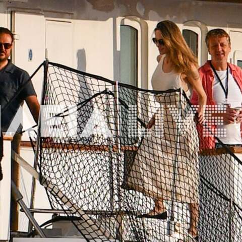Η Angelina Jolie ανέβηκε σήμερα στη θαλαμηγό του Ωνάση, Christina O. 
