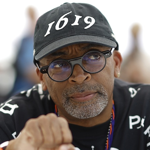«Spike Lee: Creative Sources»: Έκθεση στο Brooklyn Museum για τις πηγές έμπνευσης του σπουδαίου Αμερικανού σκηνοθέτη - Με αντικείμενα της πλούσιας συλλογής του.