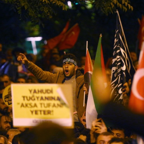 Τουρκία: Πάνω από 60 τραυματίες σε αντιϊσραηλινή συγκέντρωση - Συγκρούσεις αστυνομίας - διαδηλωτών - Το Ισραήλ καλεί τους πολίτες του να φύγουν από τη χώρα.