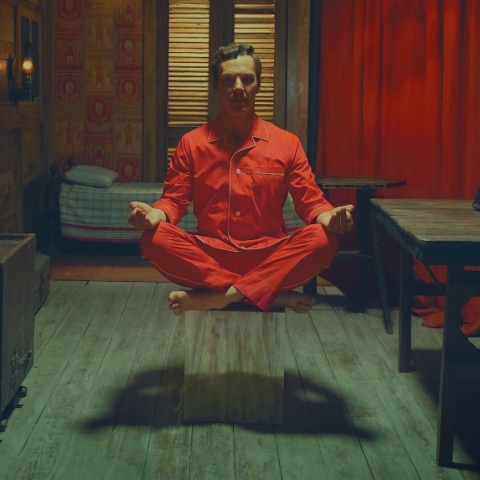 The Wonderful Story of Henry Sugar στο Netflix: Η ιστορία του Roald Dahl που μετέφερε ο Wes Anderson ως μικρή ταινία με πρωταγωνιστή τον Benedict Cumberbatch.