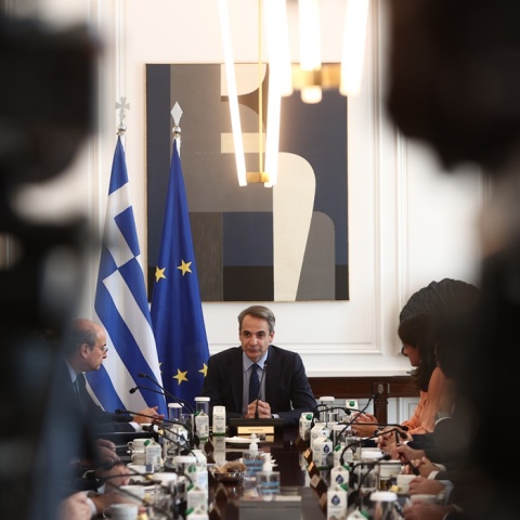 Στις 11:00 το Υπουργικό Συμβούλιο για οπαδική βία, μη κρατικά πανεπιστήμια και μπλε φακέλους