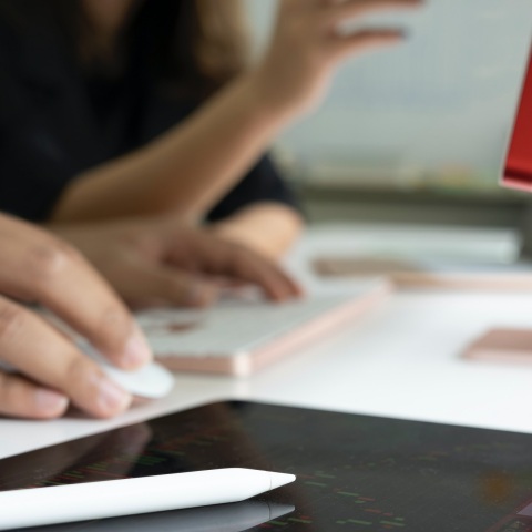 ΔΥΠΑ: Πάνω από 23.000 αιτήσεις σε 24 ώρες για τον νέο κύκλο κατάρτισης σε ψηφιακές και πράσινες δεξιότητες για 30.000 ανέργους - Επίδομα έως 1.000 ευρώ.