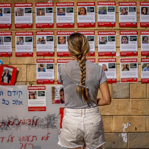 Πόλεμος Ισραήλ - Χαμάς: Τι γνωρίζουμε για τους ομήρους της παλαιστινιακής οργάνωσης - Πόσοι είναι, πού είναι, τι κάνουν οι κυβερνήσεις και οι οικογένειές τους.