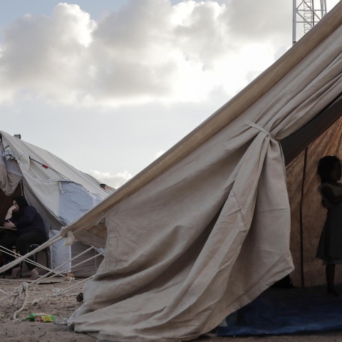 Πόλεμος Ισραήλ - Χαμάς: Η ανθρωπιστική βοήθεια αναμένεται να εισέλθει στη Γάζα το νωρίτερο αύριο, Σάββατο, εκτιμούν τα Ηνωμένα Έθνη.