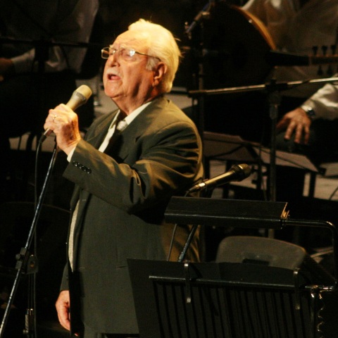 Χρόνης Αηδονίδης: Γνωστοί καλλιτέχνες και πολιτιστικοί σύλλογοι αποχαιρετούν με αναρτήσεις τους τον εκλιπόντα - Το μήνυμα της Λίνας Μενδώνη. 