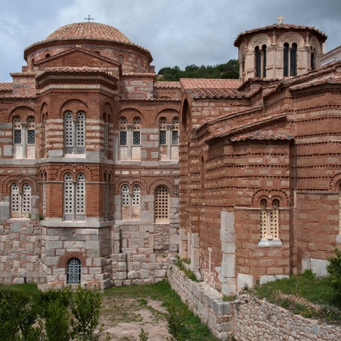 Μονή Οσίου Λουκά Βοιωτίας: Αυτοψία της υπουργού Πολιτισμού - Αναγκαία η αποκατάσταση του μνημείου της UNESCO μετά την πυρκαγιά της 25ης Αυγούστου.