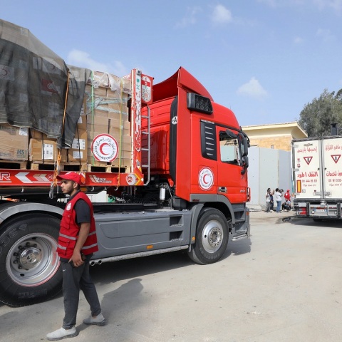 Πόλεμος Ισραήλ - Χαμάς: Τρίτο κομβόι με ανθρωπιστική βοήθεια με κατεύθυνση τη Γάζα διέσχισε το πέρασμα της Ράφα, σύμφωνα με πηγές.