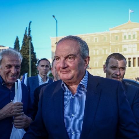 Ο Καραμανλής κι αν γέρασε κι ασπρίσαν τα μαλλιά του…