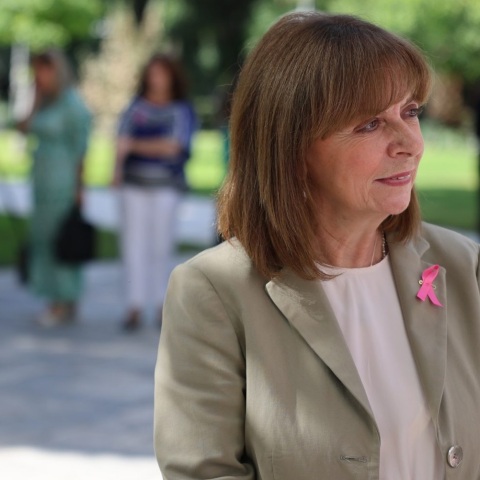 Παγκόσμια Ημέρα κατά του Καρκίνου του Μαστού: Δωρεάν έλεγχος στον κήπο του Προεδρικού Μεγάρου - Η Κατερίνα Σακελλαροπούλου παρέστη στη σημερινή εξέταση.